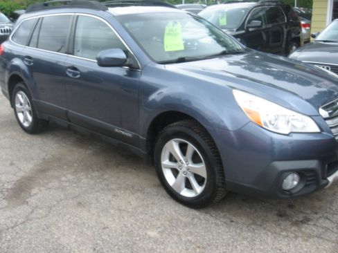 Used 2013 Subaru Outback 2.5i Limited AWD/4WD image 3