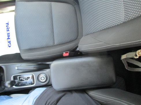 Used 2016 Mitsubishi Outlander 4WD ES image 42