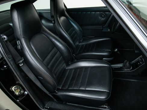 Used 1987 Porsche 911 Carrera Coupe RWD image 17