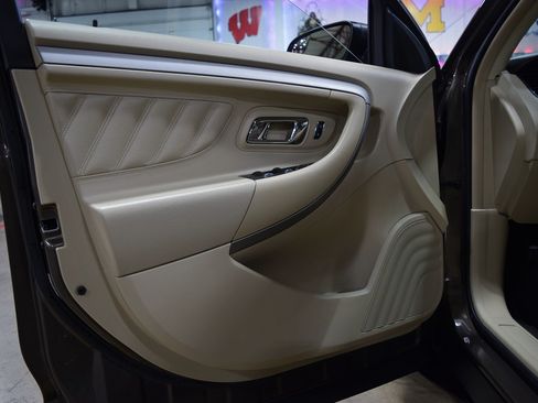 Used 2015 Ford Taurus SE image 27
