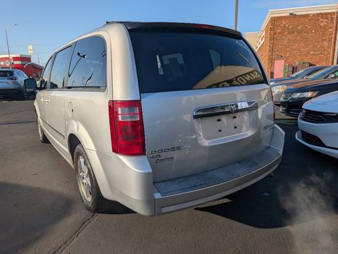 Used 2009 Dodge Grand Caravan SXT image 4