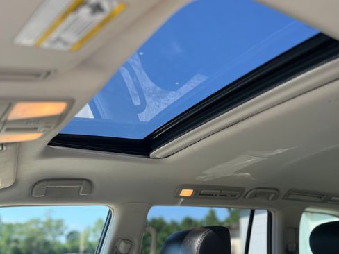 Used 2018 Nissan Armada Platinum image 12