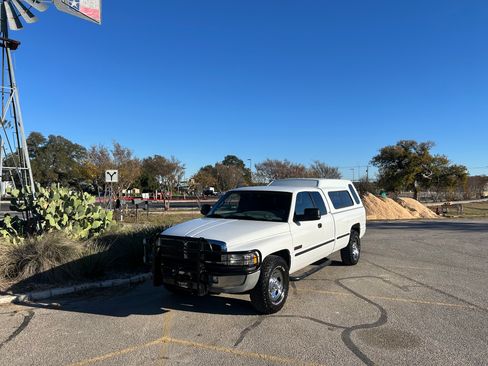 Used 1999 Dodge Ram 2500 Truck SLT image 3