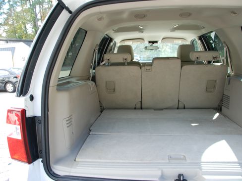 Used 2010 Ford Expedition XLT image 14