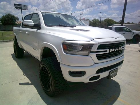 Used 2019 RAM 1500 Laramie AWD/4WD image 5