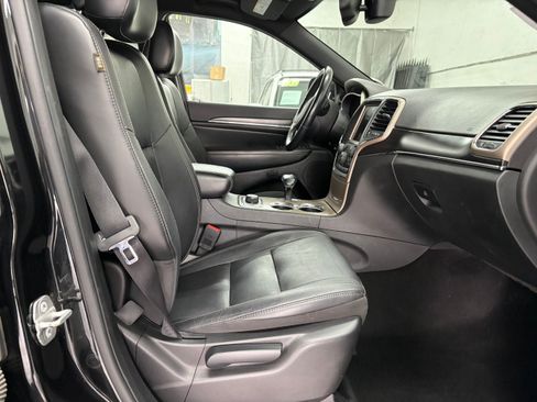 Used 2014 Jeep Grand Cherokee 4WD Limited image 16