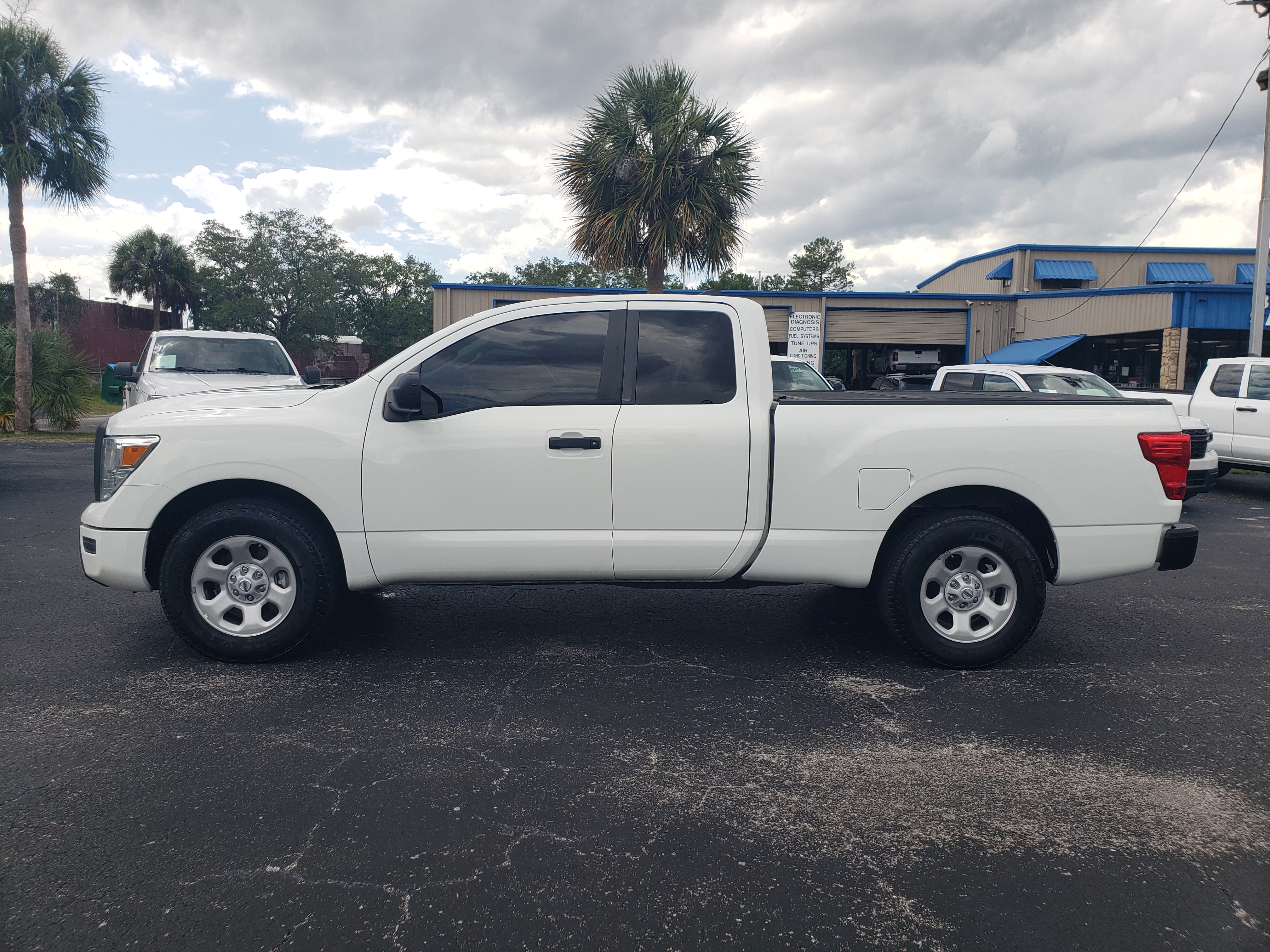 Used 2022 Nissan Titan 2WD King Cab S image 2