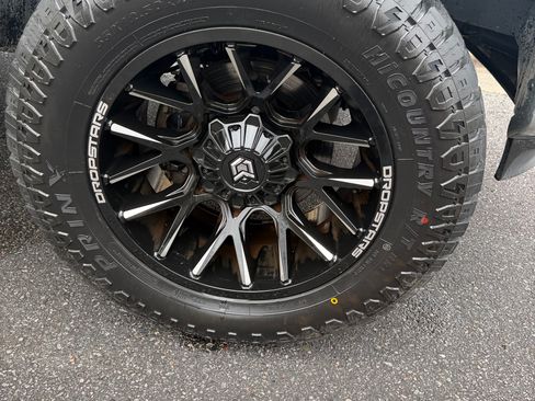 Used 2018 Nissan Titan SV image 48