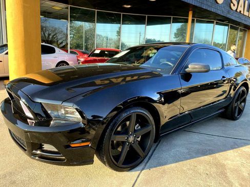 Used 2014 Ford Mustang Coupe image 2