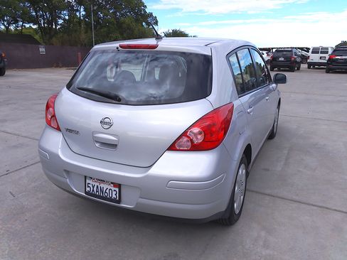 Used 2007 Nissan Versa S FWD image 4