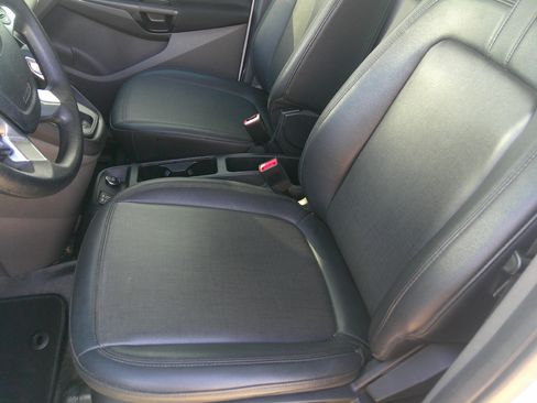 Used 2021 Ford Transit Connect XLT image 21