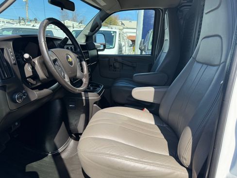Used 2020 Chevrolet Express 3500 image 7