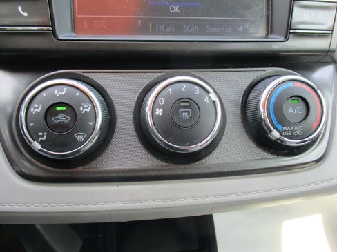 Used 2014 Toyota RAV4 AWD LE image 43