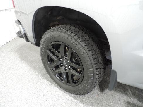 Used 2024 Chevrolet Silverado 1500 RST AWD/4WD image 16