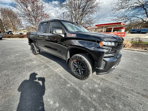 Used 2020 Chevrolet Silverado 1500 LT Trail Boss image 4