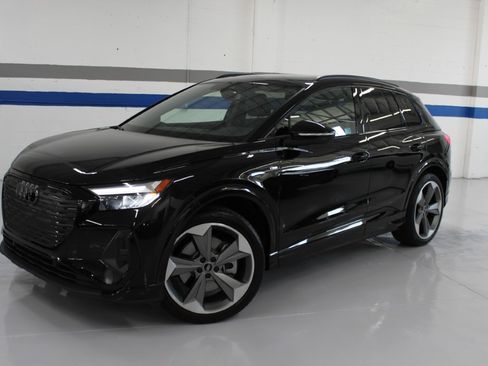 Used 2025 Audi Q4 e-tron Premium Plus image 3