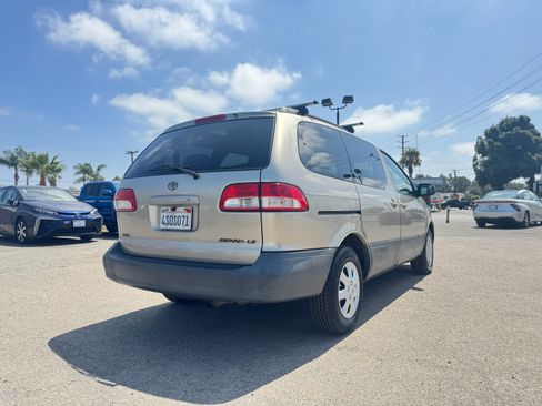 Used 2001 Toyota Sienna LE FWD image 8
