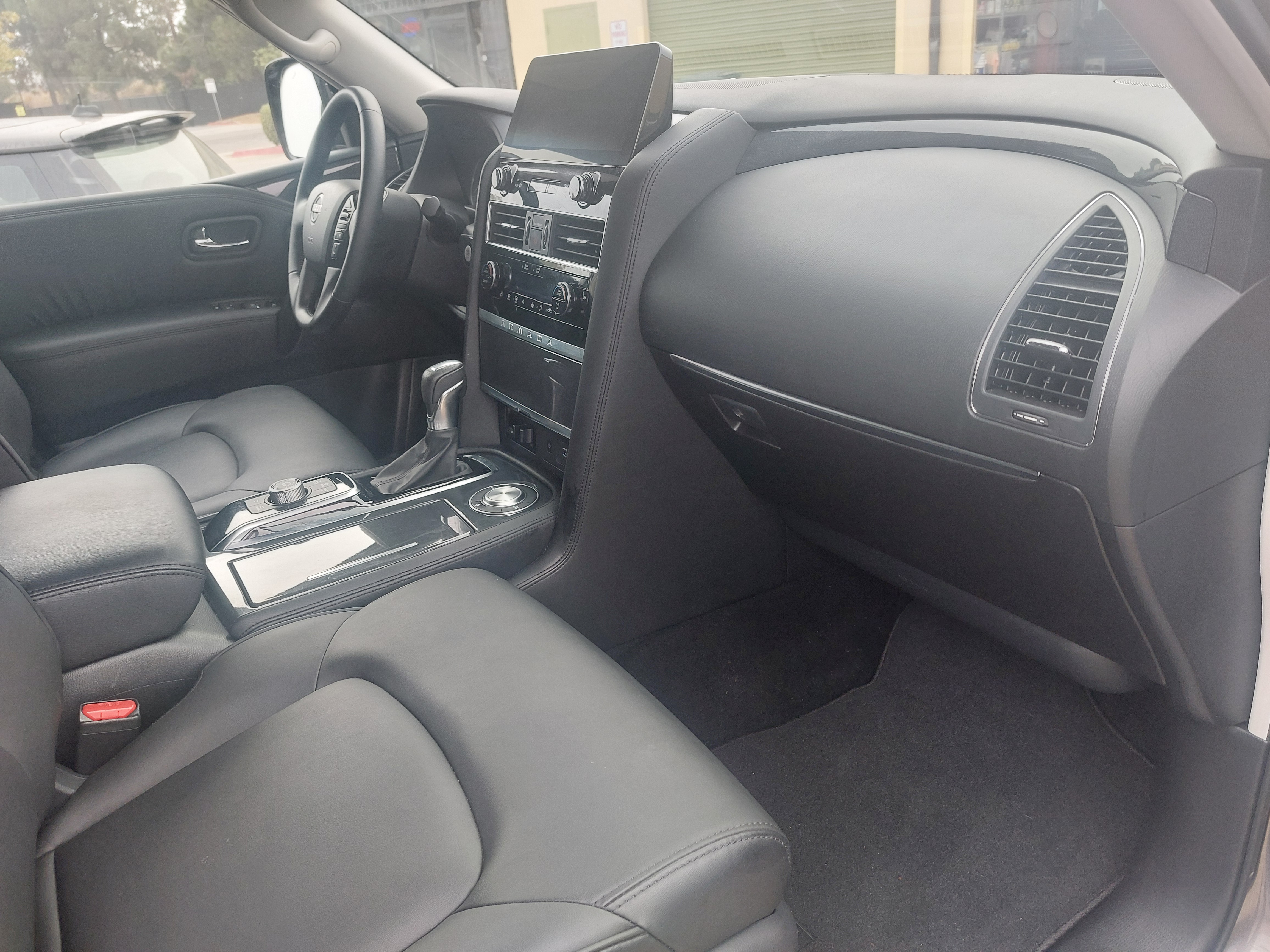 Used 2023 Nissan Armada 2WD SV image 10