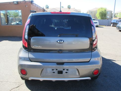 Used 2019 Kia Soul + image 8