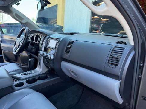 Used 2017 Toyota Sequoia SR5 image 23