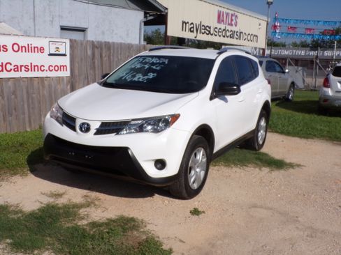 Used 2015 Toyota RAV4 FWD LE image 1