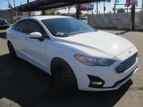 Used 2020 Ford Fusion SE FWD image 1