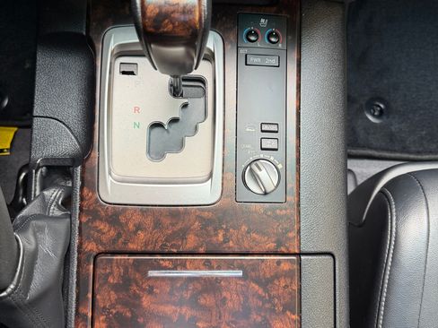 Used 2013 Toyota Land Cruiser image 31