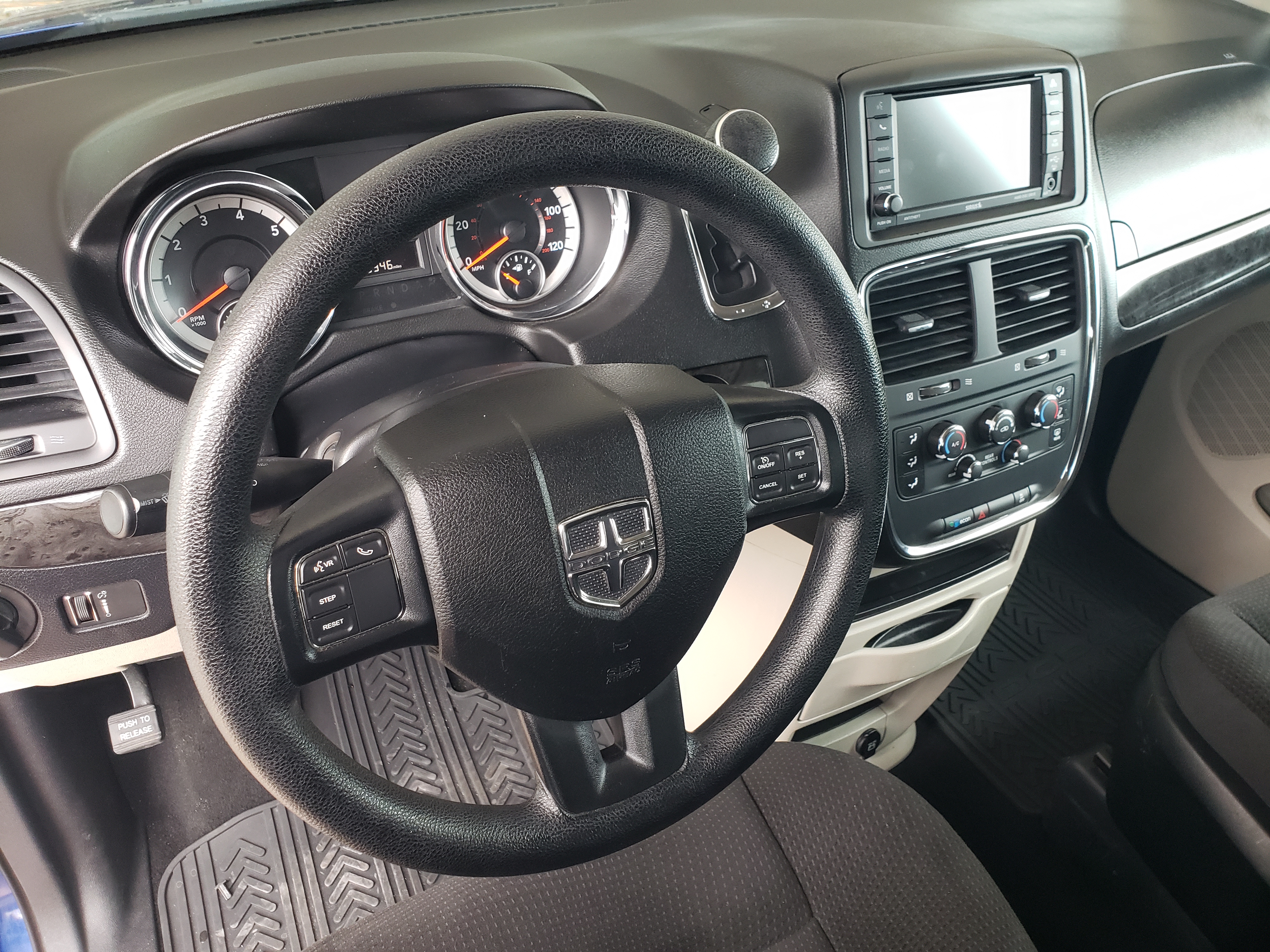 Used 2019 Dodge Grand Caravan SE FWD image 10