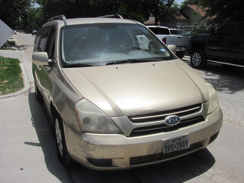Used 2006 Kia Sedona UNAVAIL FWD image 2