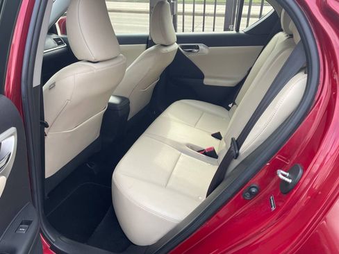 Used 2013 Lexus CT 200h Premium image 21