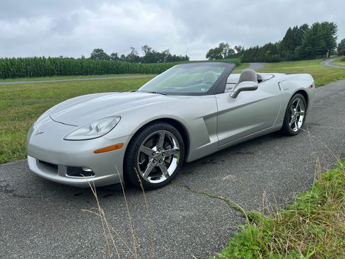 Used 2008 Chevrolet Corvette Convertible RWD image 2