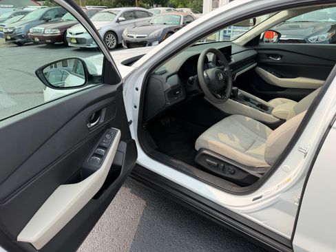 Used 2023 Honda Accord EX image 2
