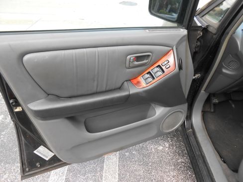 Used 1999 Lexus RX 300 image 10