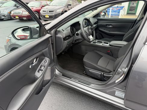 Used 2025 Nissan Sentra SV FWD image 2