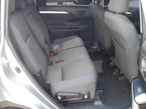 Used 2019 Toyota Highlander AWD V6 image 27