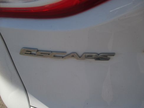 Used 2014 Ford Escape SE image 10