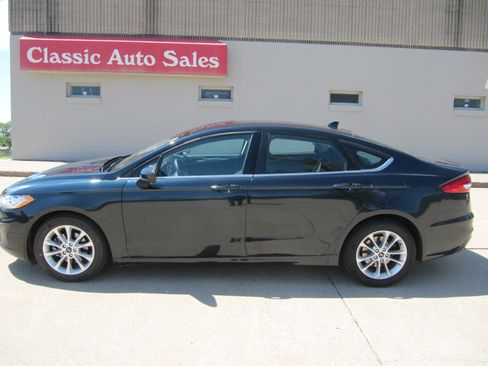 Used 2020 Ford Fusion SE FWD image 9