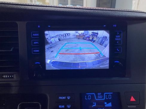 Used 2017 Toyota Sienna XLE Minivan FWD image 13