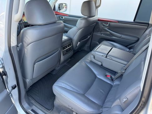 Used 2009 Lexus LX 570 image 18