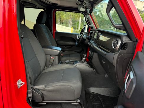 Used 2019 Jeep Wrangler 4WD Unlimited Sahara image 11