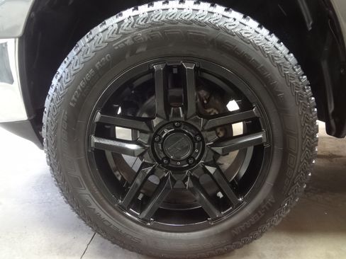 Used 2019 RAM 1500 SLT image 11