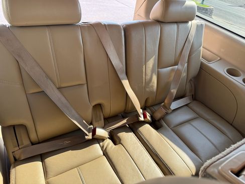 Used 2011 GMC Yukon XL SLT image 11