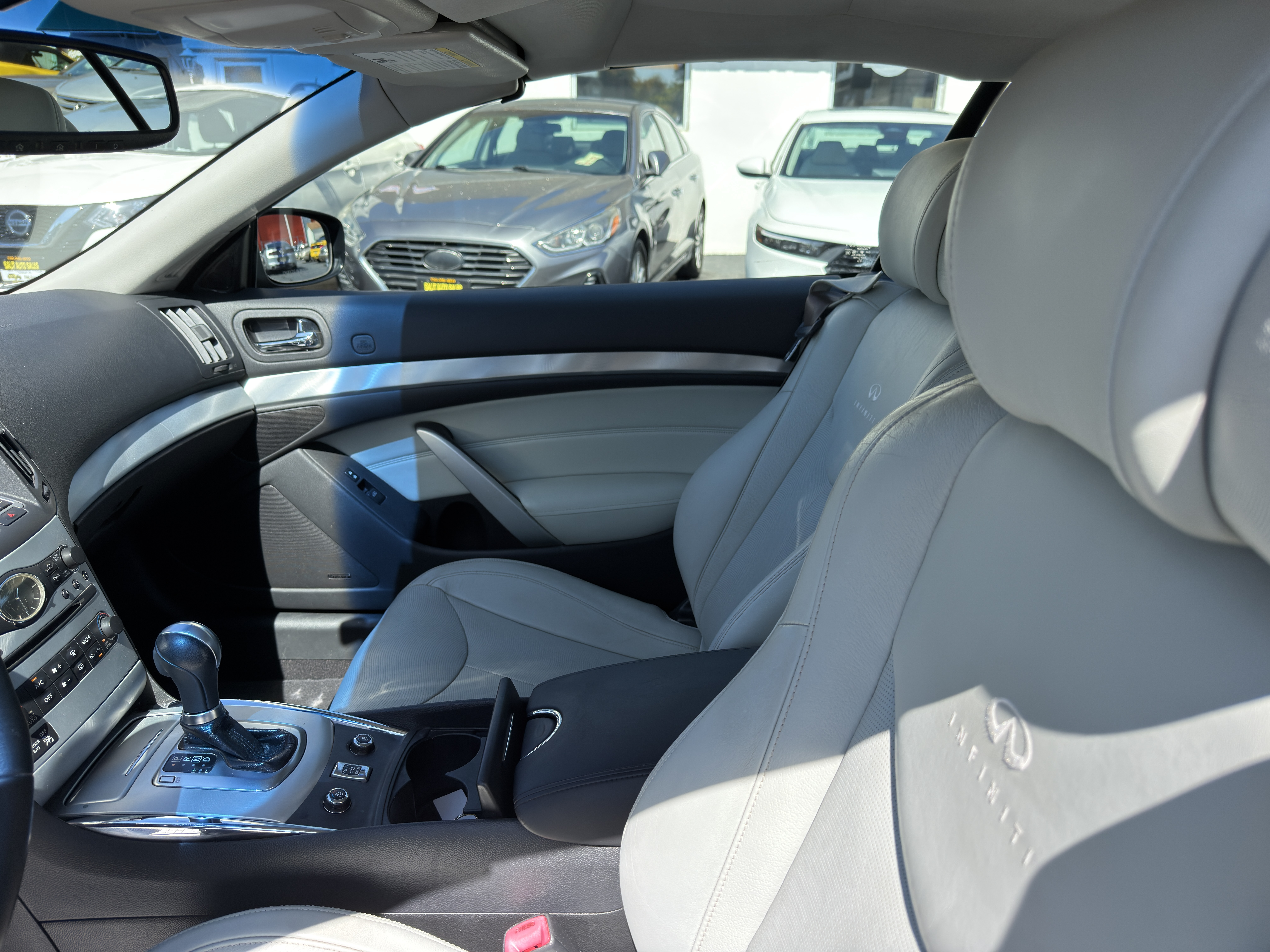 Used 2014 INFINITI Q60 Convertible RWD image 6