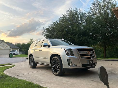 Used 2017 Cadillac Escalade 2WD Platinum image 17