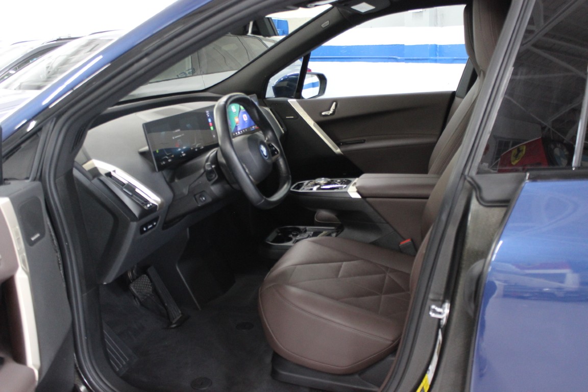 Used 2024 BMW iX xDrive50 AWD/4WD image 14
