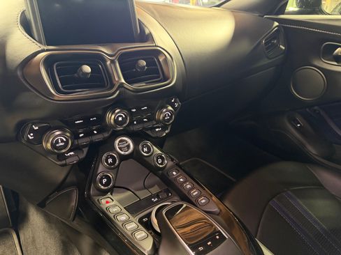 Used 2019 Aston Martin V8 Vantage Coupe RWD image 3