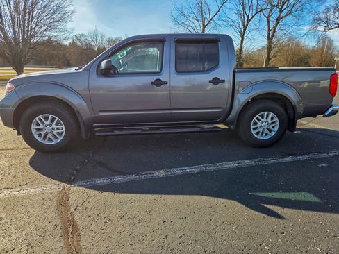 Used 2021 Nissan Frontier SV image 8