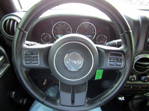 Used 2018 Jeep Wrangler Unlimited Sport image 21