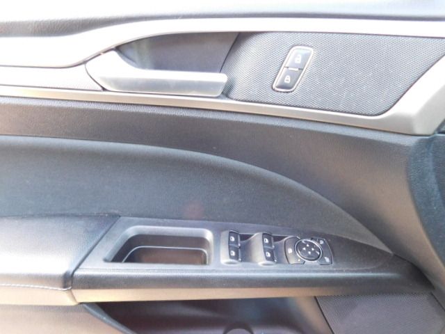 Used 2018 Ford Fusion SE FWD image 12