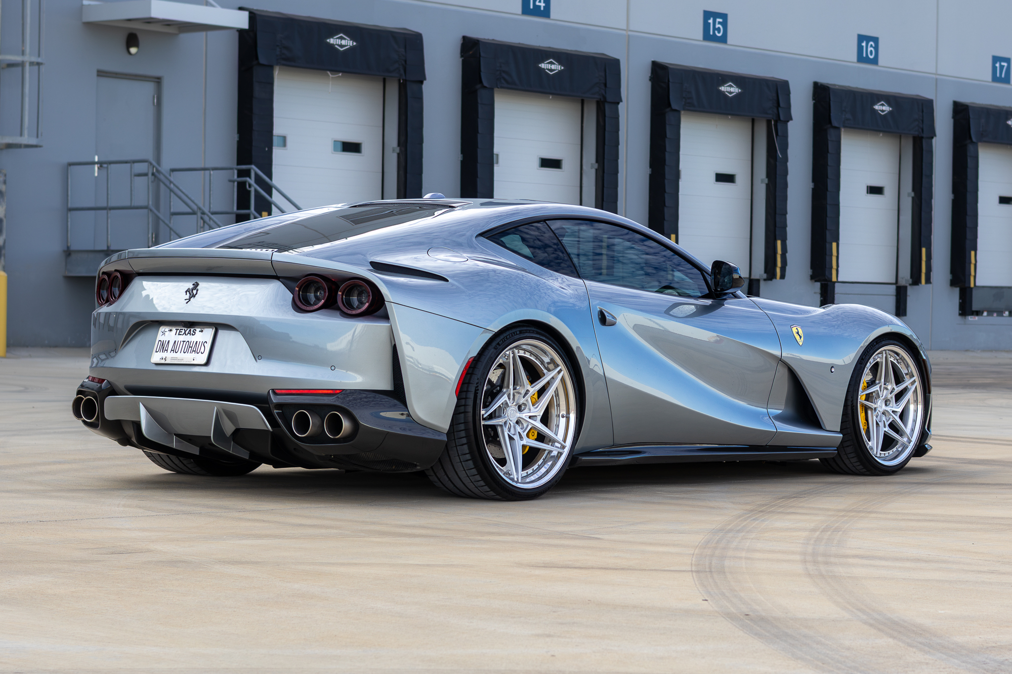 Used 2018 Ferrari 812 Superfast RWD image 8